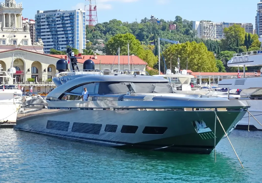 43-метровая яхта Angel в&nbsp;порту Сочи в&nbsp;2021 году. Источник фото: форум Airbase.ru.