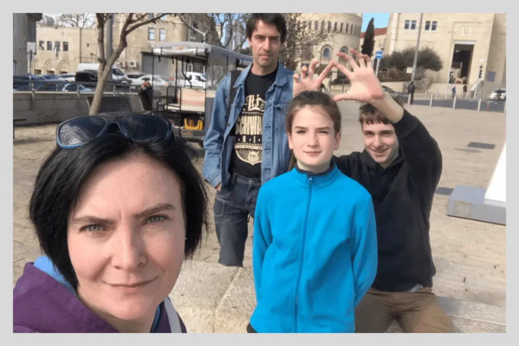 Ирина Коротаева с&nbsp;семьей в&nbsp;Иерусалиме в&nbsp;ноябре 2022. Фото: из&nbsp;личного архива.
