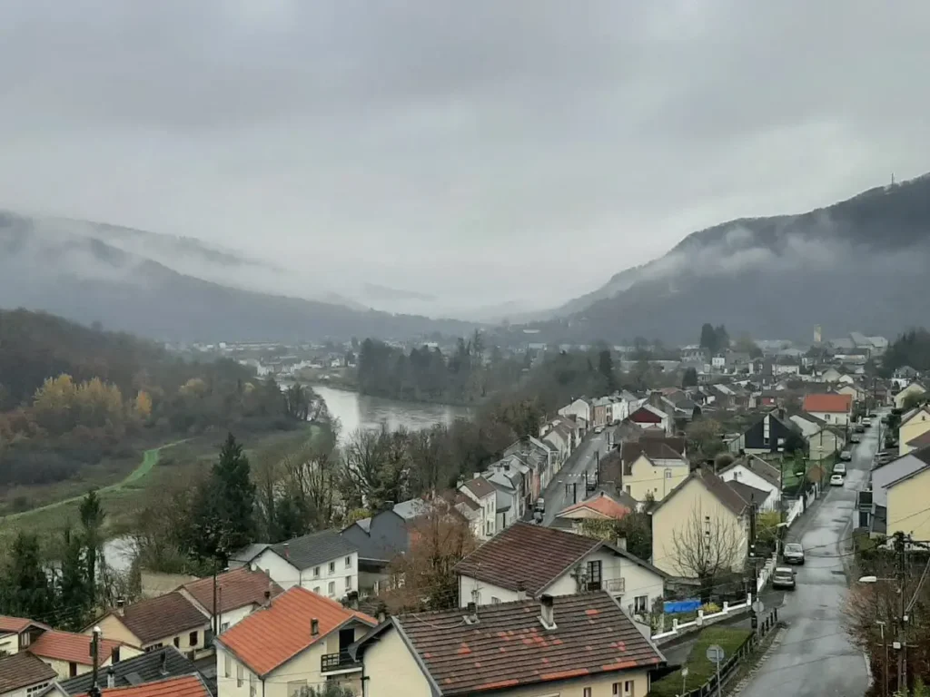 Вид на&nbsp;город Ревин, Франция. Фото: из&nbsp;личного архива Анны Каретниковой.