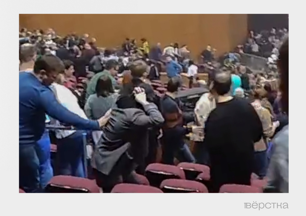 Скриншот видео очевидцев из&nbsp;Крокус Сити Молла.