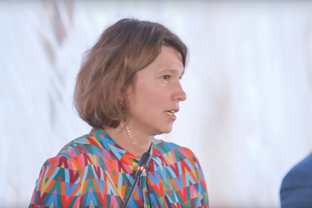 Оксана Лут во&nbsp;время выступления на&nbsp;заседании Всероссийского зернового форума в&nbsp;Cочи, май 2023 года.