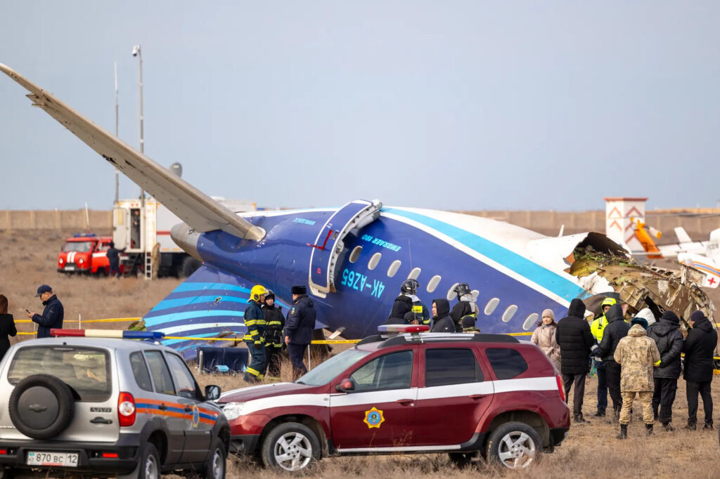 Место крушения самолёта Azerbaijan Airlines под Актау