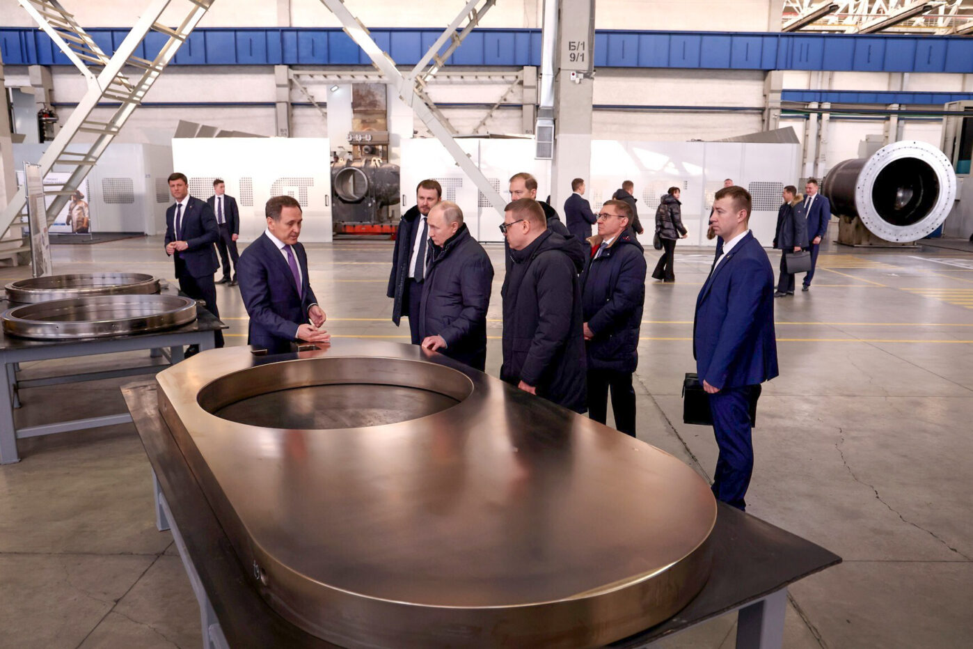 Владимир Путин во&nbsp;время осмотра производственной площадки в&nbsp;индустриальном парке «Станкомаш» в&nbsp;Челябинске