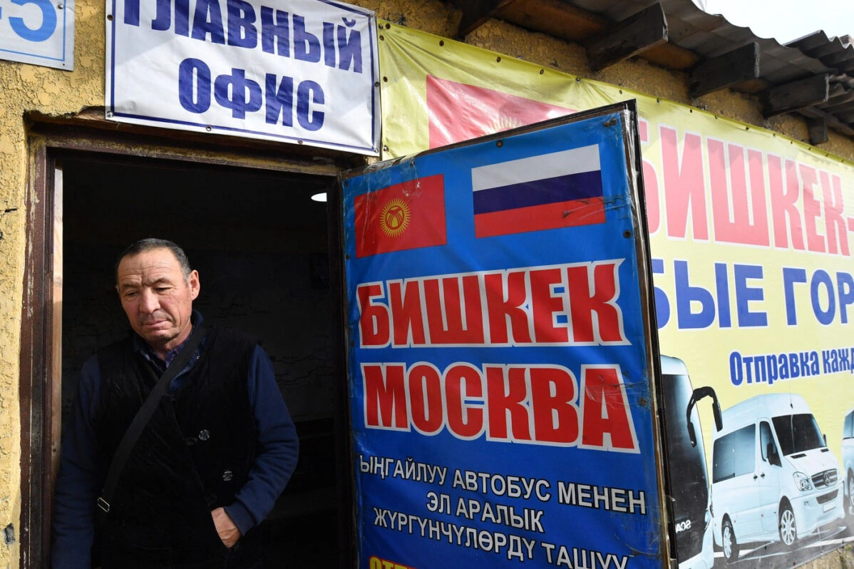 Офис автоперевозчика в&nbsp;Бишкеке, откуда граждан Кыргызстана отправляют на&nbsp;работу в&nbsp;Москве
