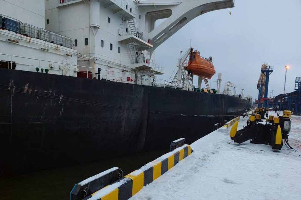 Танкер Koala сел на&nbsp;мель в&nbsp;Ленинградской области: на&nbsp;судне прозвучало несколько взрывов