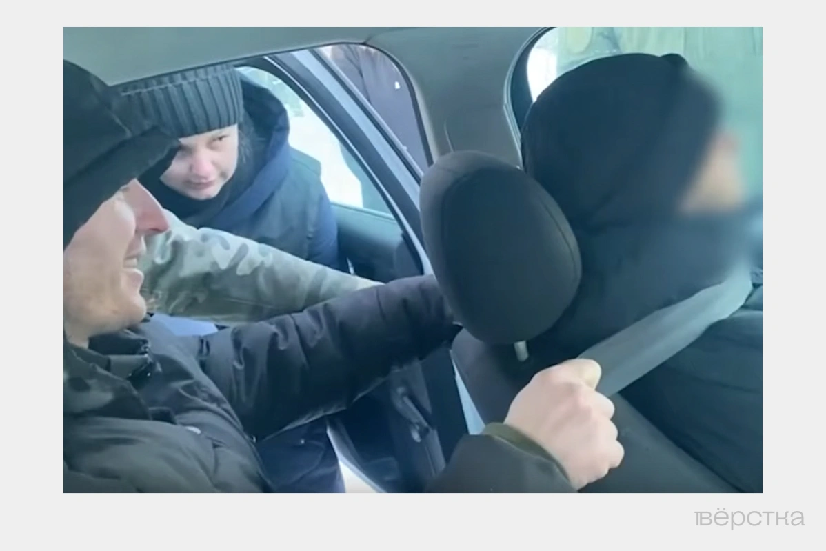 Следственный эксперимент: Виктор Чугунов показывает следователям как душил свою знакомую Кристину