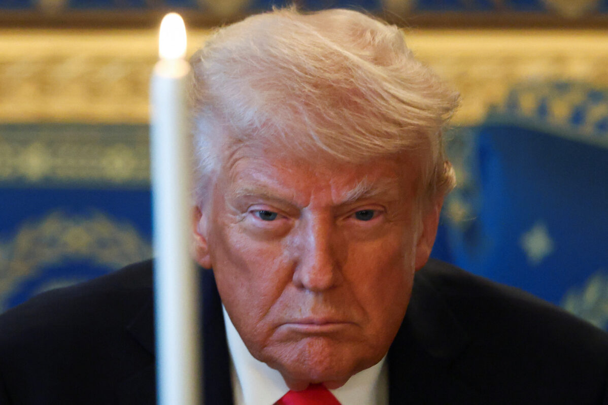 Президент США Дональд Трамп во&nbsp;время молитвенной службы перед Пасхальным воскресеньем в&nbsp;Белом доме в&nbsp;Вашингтоне