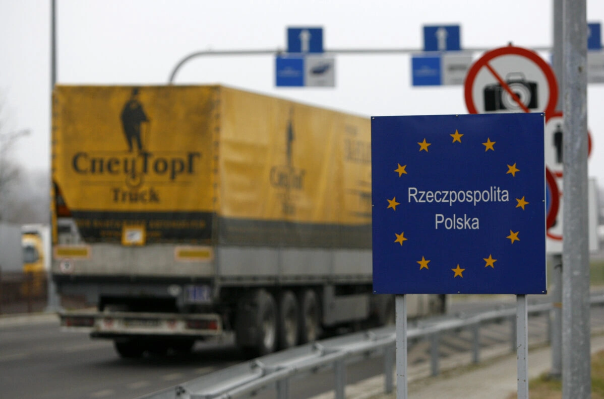 ЕС&nbsp;запретил выдачу россиянам многократных шенгенских виз. Как это будет работать и&nbsp;для кого сделали исключение?