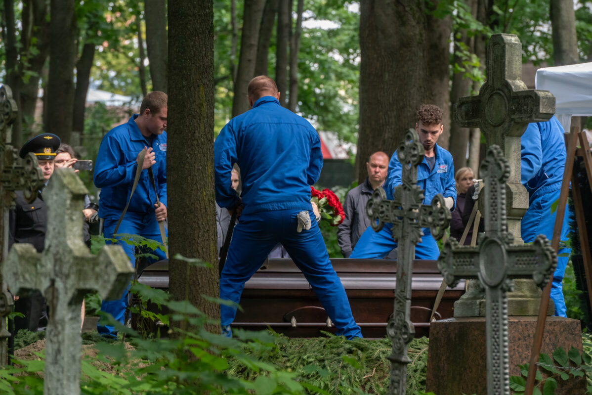 Увольнение Романа Старовойта произошло на&nbsp;фоне коллапса в&nbsp;московских аэропортах из-за атак украинских дронов и&nbsp;ареста его бывшего первого заместителя на&nbsp;посту главы Курской области Алексея Смирнова