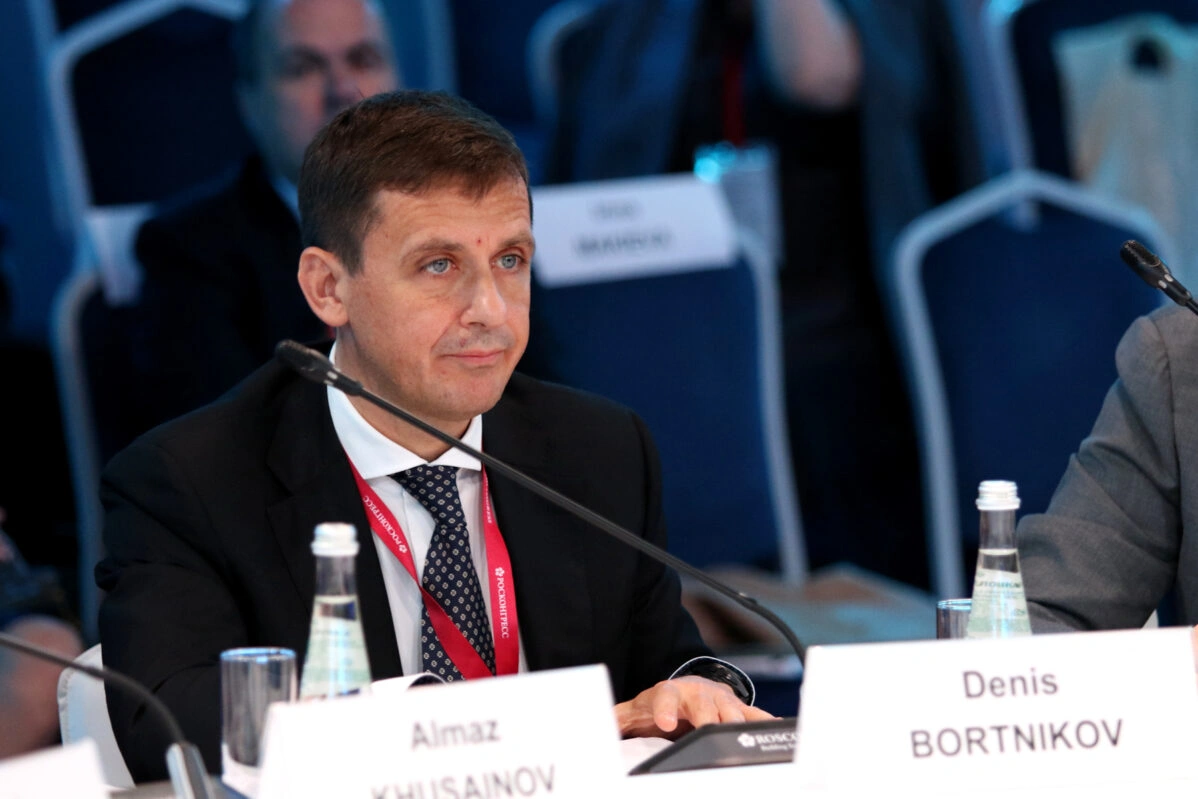 Сын главы ФСБ Александра Бортникова Денис, вице-президент и&nbsp;председатель правления АО&nbsp;«Банк ВТБ» за&nbsp;три года войны на&nbsp;банковских вкладах заработал почти 583 млн рублей