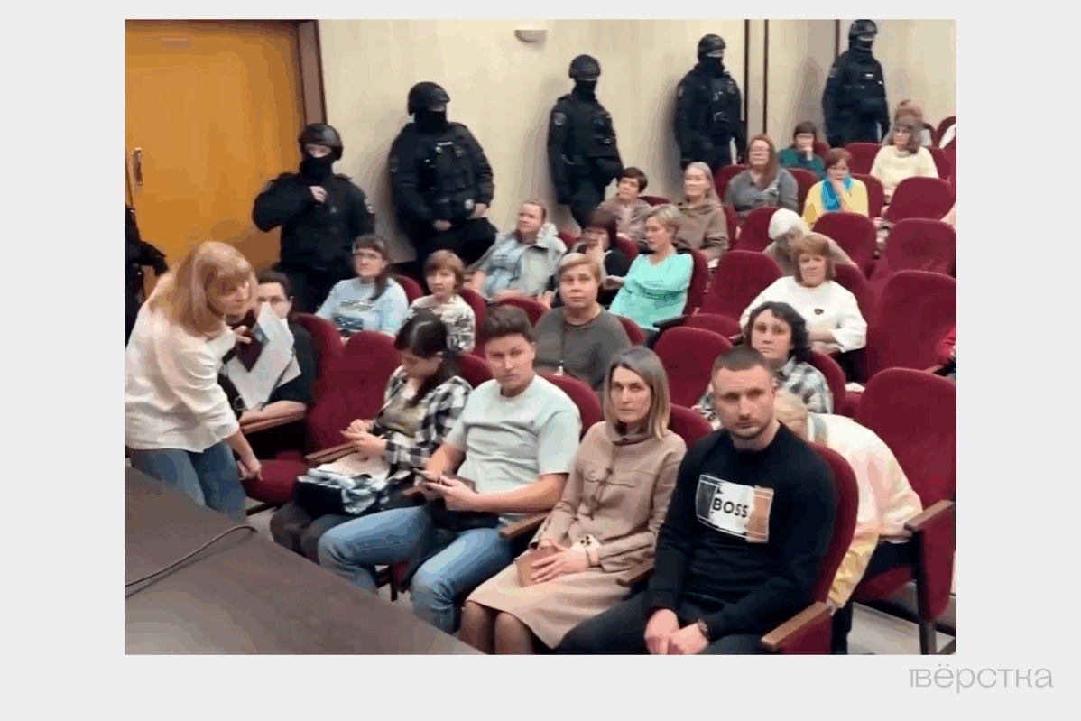 Собрание участников основанной Ольгой Асауляк «Школы Единого принципа» в Санкт-Петербурге